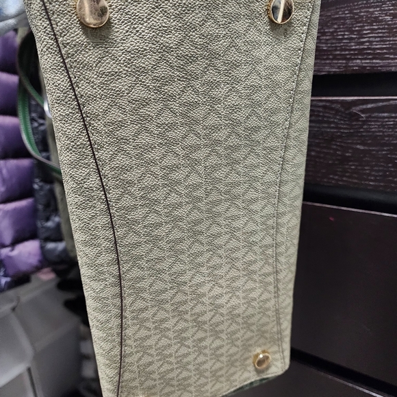 Michael Kors Voyager Green Multi Tote Purse - Picture 6 of 10